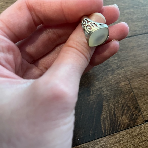 Mother of Pearl Cut Out Band Ring Size 5.5 Sterling Silver - Picture 7 of 11